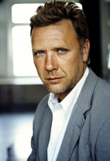 Mikael Persbrandt